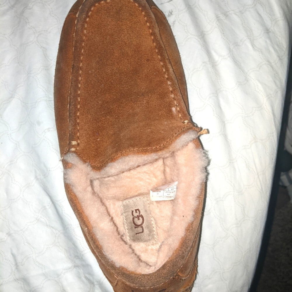 Women Size 8 UGG Brown Suede Moccasin Slippers
